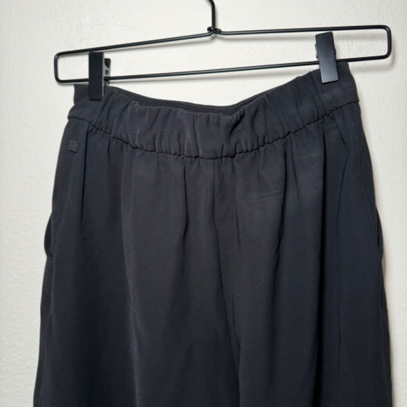 Lululemon Pants Women's Size 6 Black Noir Crop Waist Tie Flowy Office - Picture 8 of 9